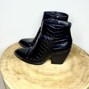 Black Madden Girl Booties- Faux Scale Print Size: 8